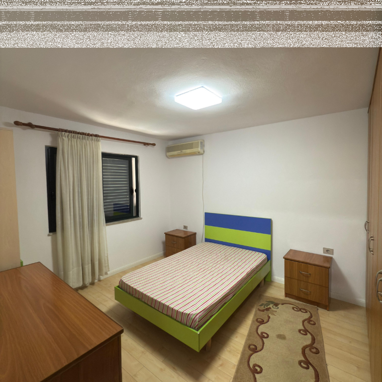 Shitet apartament tek Tregu Elektrik