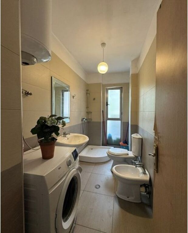 Apartament 2+1 me qira, Komuna e Parisit