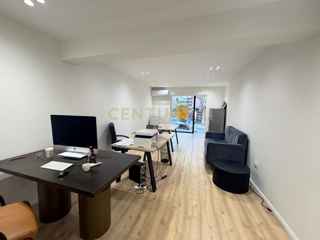 IN AFFITTO, LOCALE AL PIANO TERRA, VIA KOSOVAREVE‼️