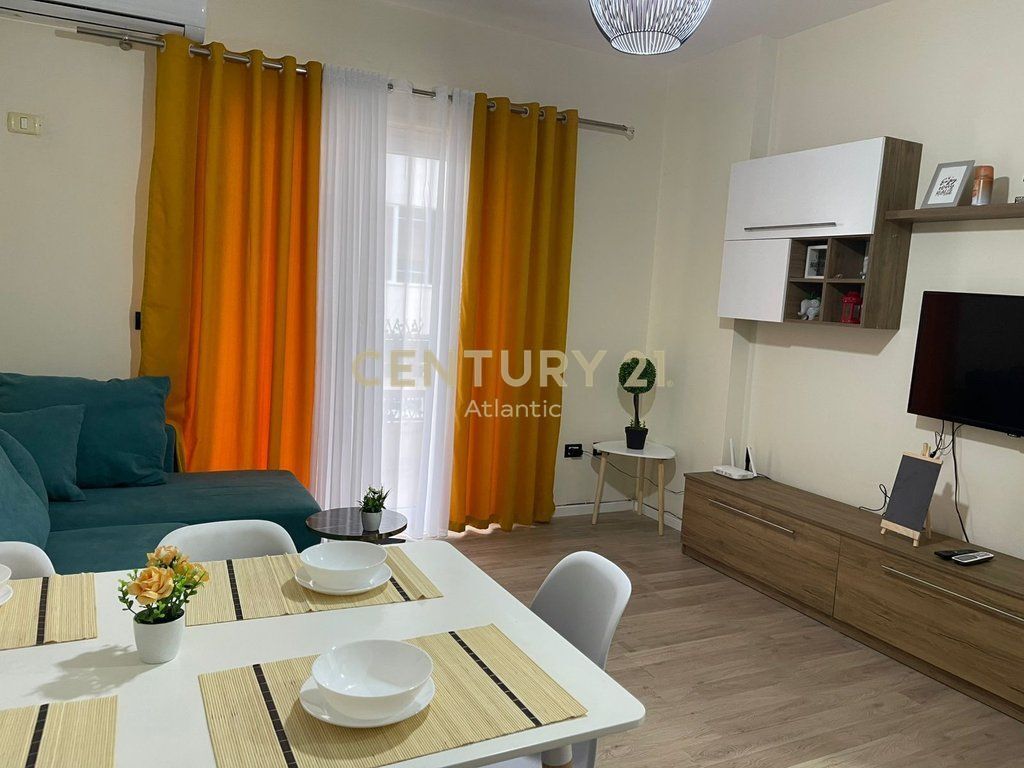 JEPET ME QIRA PARTAMENT 30 METRA NGA DETI PRAN ADRIATIK HOTEL , PLAZH DURRES .