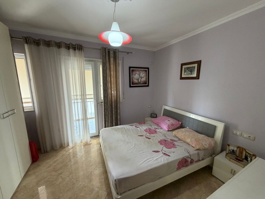 🏡 Jepet me qera apartament 2+1 me parkim  📍 Vendndodhja: Alidemi, pranë BKT 🏢 Kati: 5 (pallat me ashensor) 🚗 Përfshin vend parkimi  💶 Çmimi: 700€ / muaj  📞 Për më shumë informacion ose vizitë, kontaktoni!