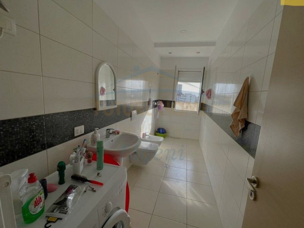 In vendita, appartamento 2+1+veranda, Fresk, Tirana.