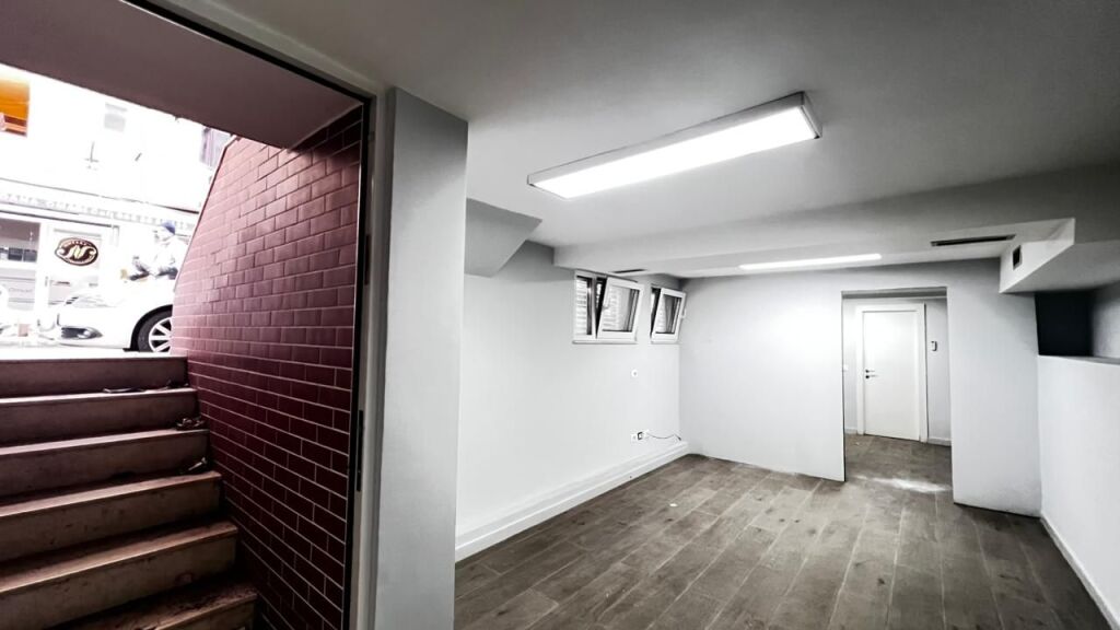 Locale per ufficio o abitazione in vendita vicino alla Strada di Durazzo!!!