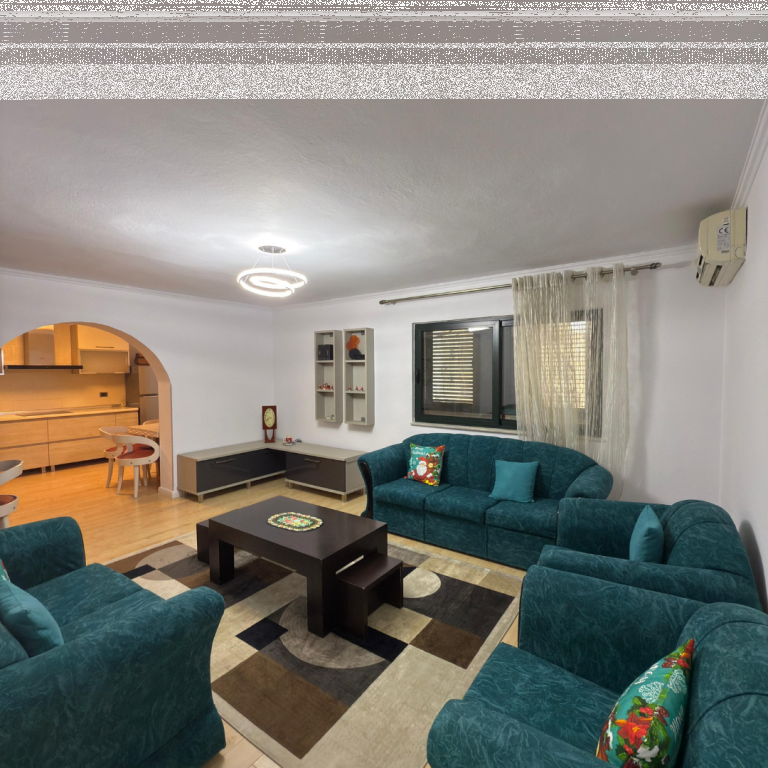 Shitet apartament tek Tregu Elektrik