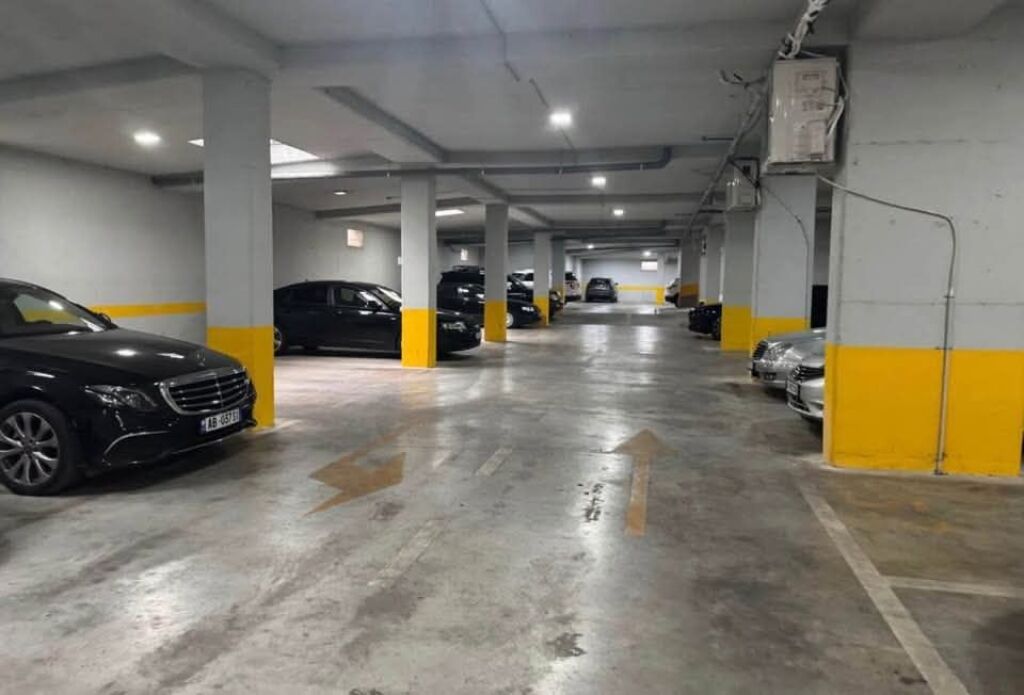 SHITET POST PARKIMI - PAZARI I RI,  TIRANE