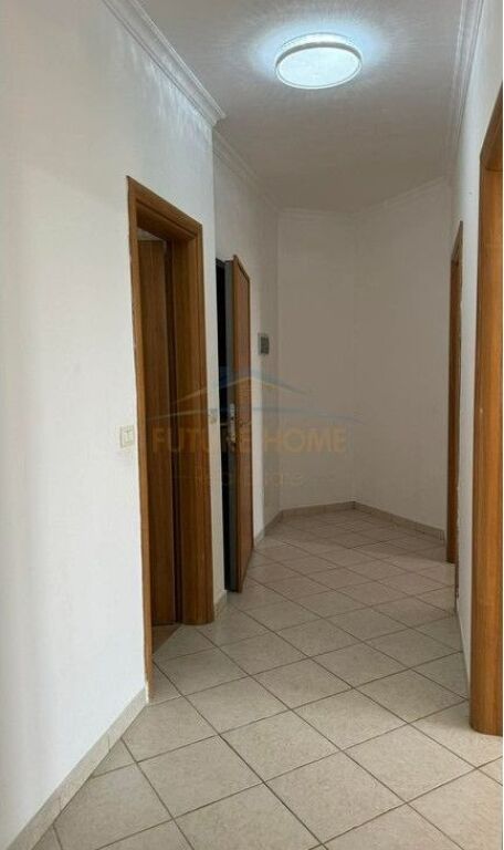 Shitet, Apartament 2+1, Pallatet Romario, Unaza e Re