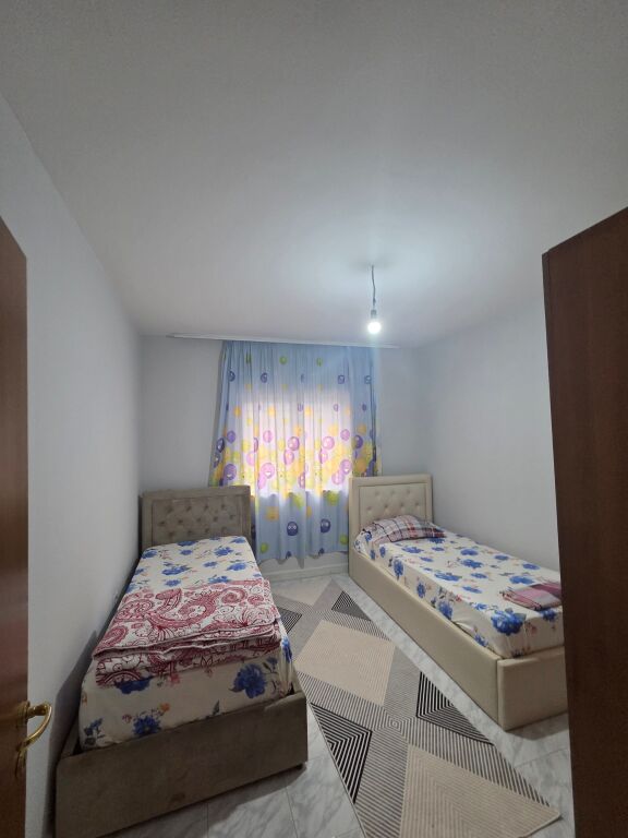 Jepet 3+1 me qira Komuna Parisit