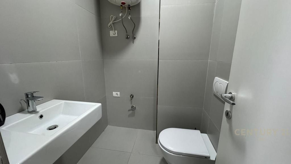 OFFICE FOR RENT AT MUHAMET GJOLLESHA STREET !