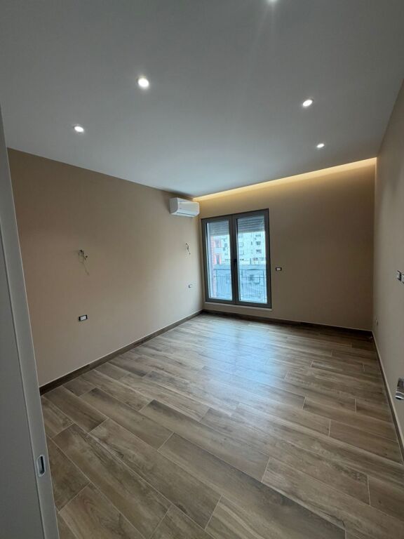 APARTAMENT PER ZYRA TEK DELIJORGJI