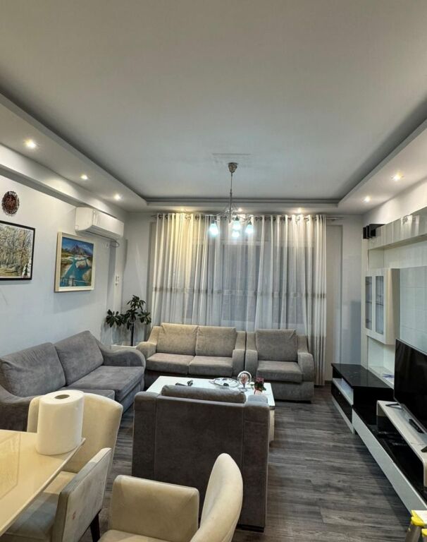 In vendita 2+1+2, super Vista, lago di Tirana