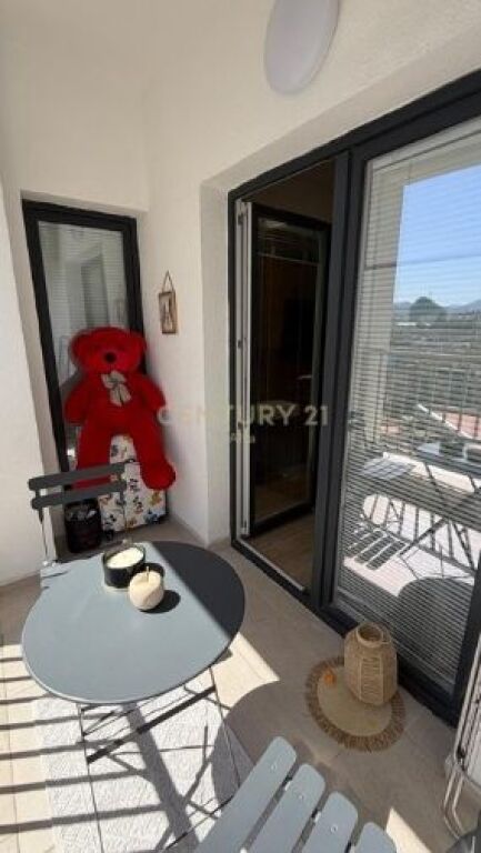 Shitet super apartament 1+1