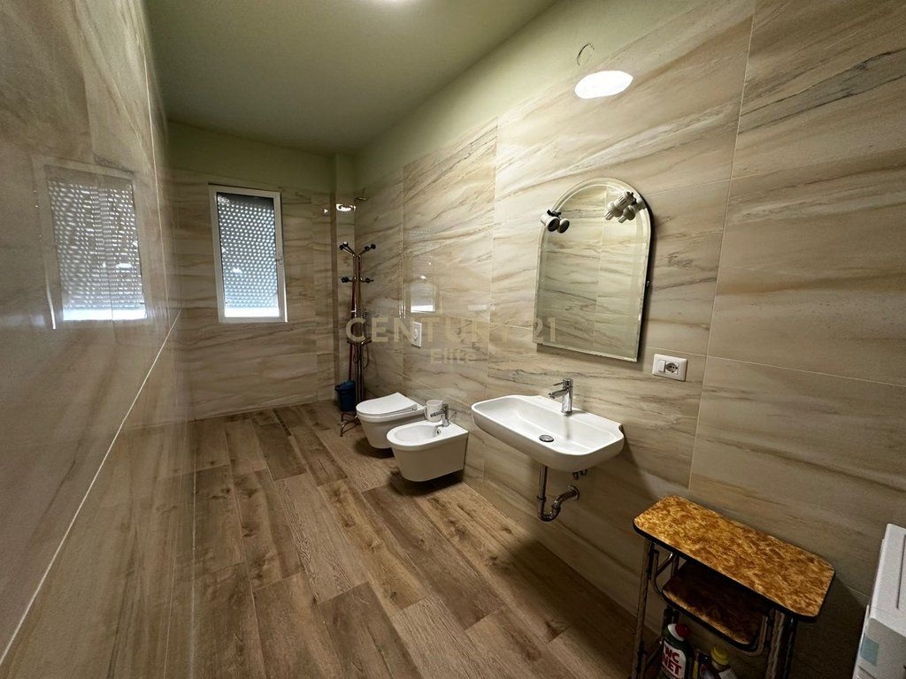 JEPET ME QIRA APARTAMENT 3+1 NE RRUGEN MINE PEZA