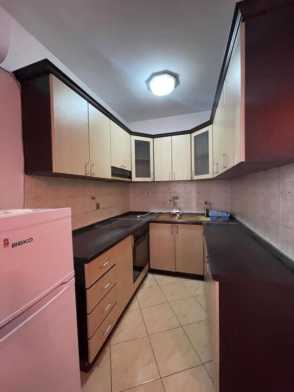 APARTAMENT 1+1 PER QERA TE PALLATI ME SHIGJETA