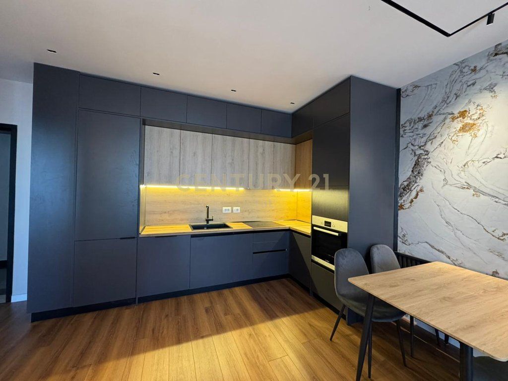 APARTAMENT 1+1 DHE POST PARKIMI PER SHITJE, BULEVARDI I RI