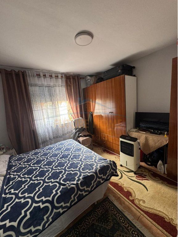 Shitet, Apartament 2+1, Ish Parku i Autobusave, Tirane