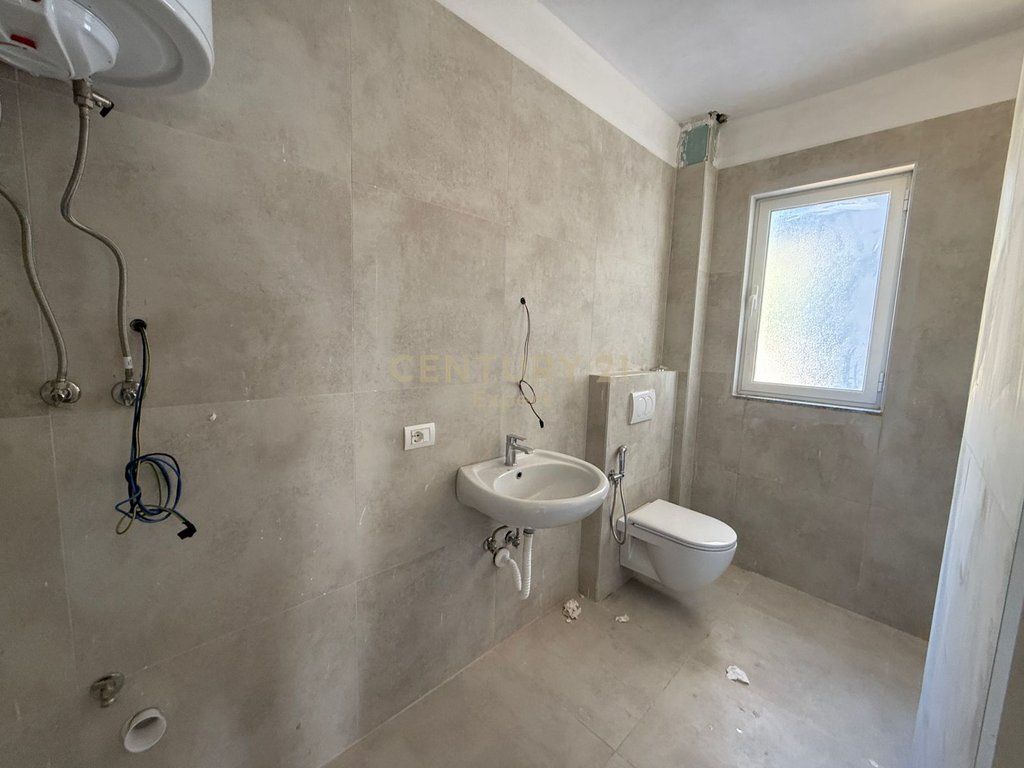 SARANDA, VENDIAMO APPARTAMENTO 1+1 NEL PORTO DI LIMIONI