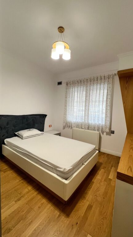 Jepet me qera 3+1+2 tek Komuna e Parisit