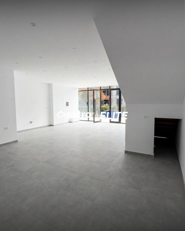 Si affittano 2 ambienti commerciali