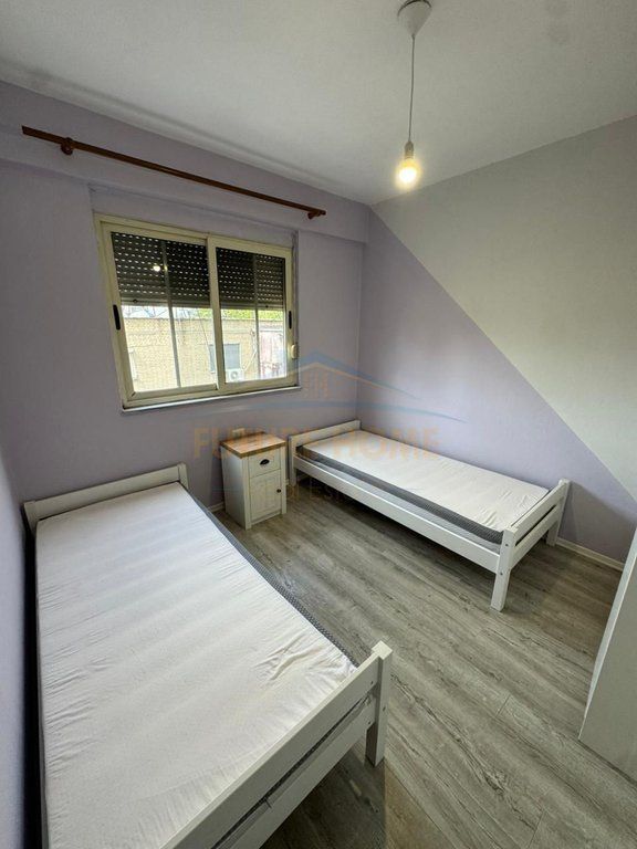 Shitet, Apartament 3+1+2, Stacioni Trenit, Tiranë