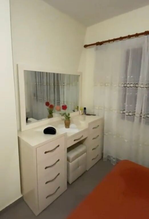 In affitto 2+1+1 Kthesa e Kamzes Pallatet e Verdha 400 mila leke