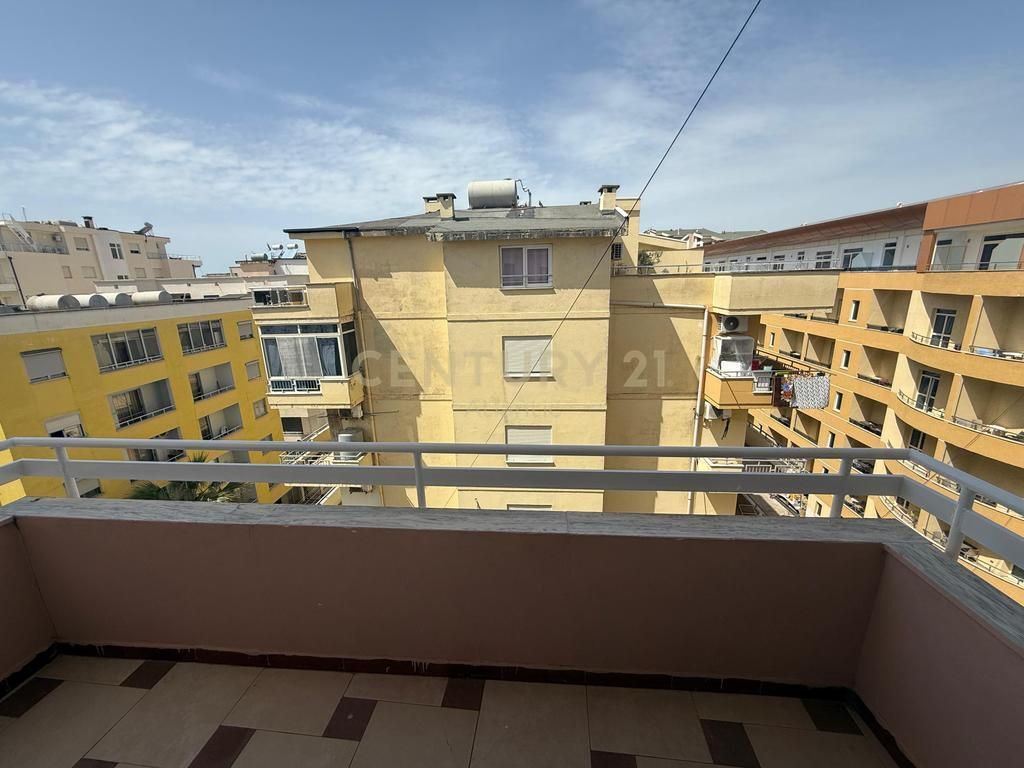 Shitet apartament 2+1 në Pelikan, kati 6, me pamje deti