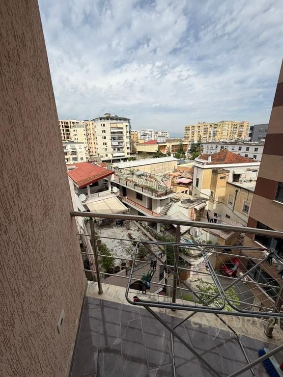 APARTAMENT 2+1+2 PER QERA NE QENDER TE DURRESIT!!!! - 500€ |