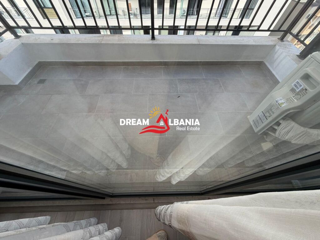 In vendita super appartamento 2+1+2+posto auto incluso in Via Durazzo vicino al Colosseo (ID 41212211)