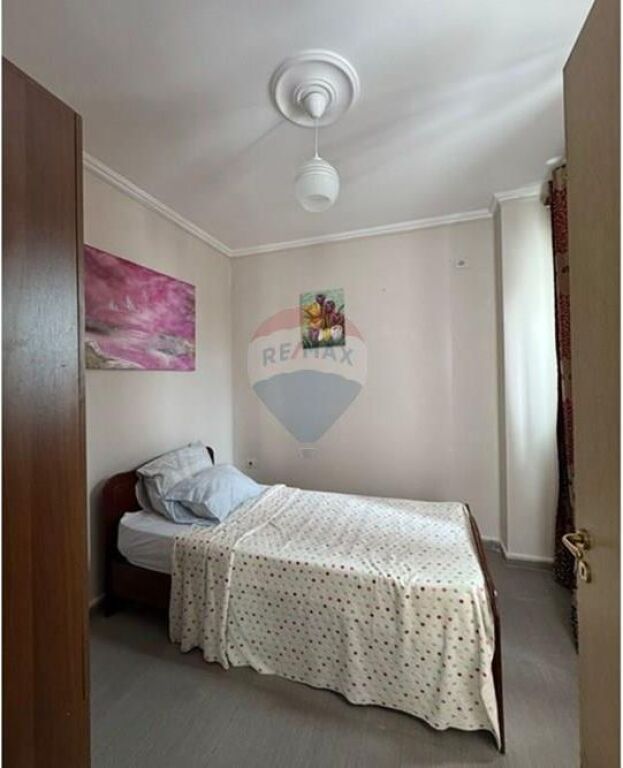 Apartament 2+1 per qira tek Komuna e Parisit