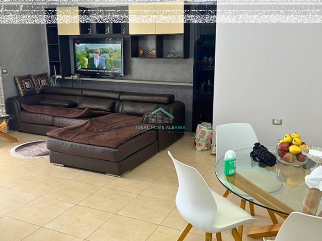 APARTAMENT 2+1 ME QERA – LUNGOMARE, VLORË