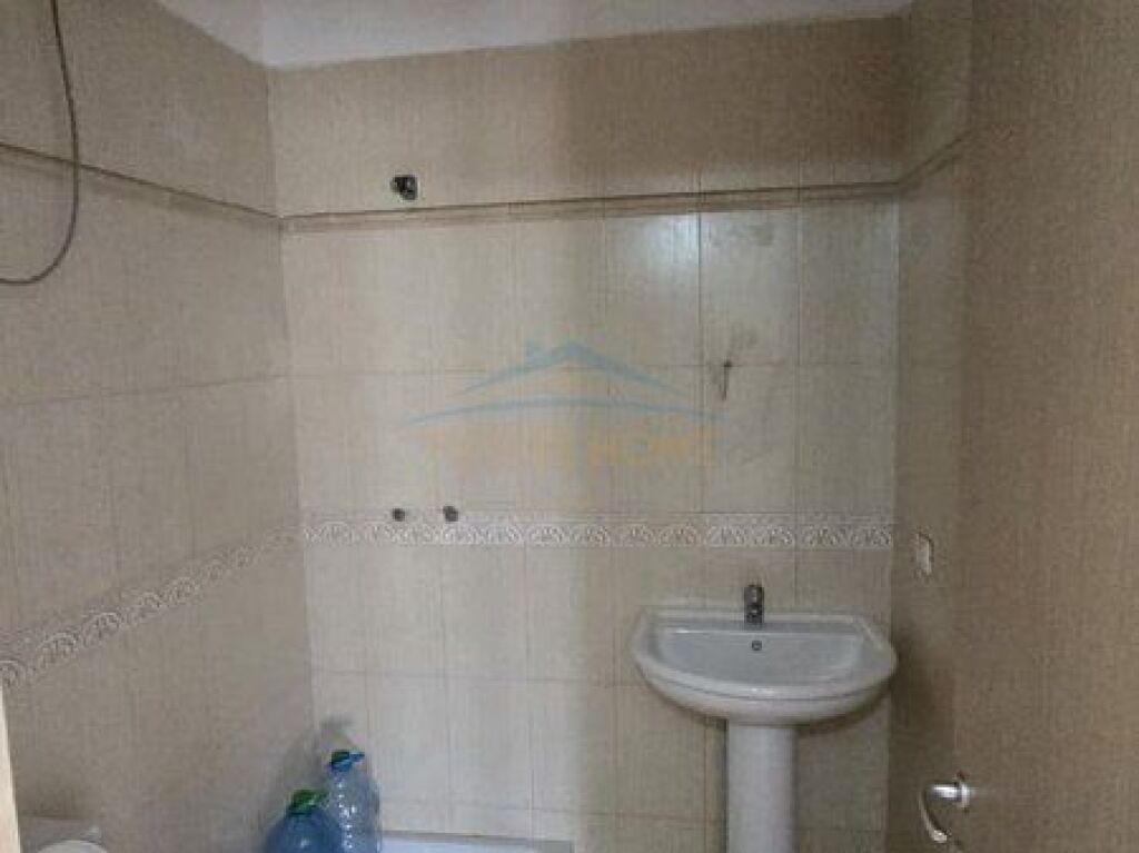 Qera , Apartament 3+1+2 , Misto Mame , Yzberisht