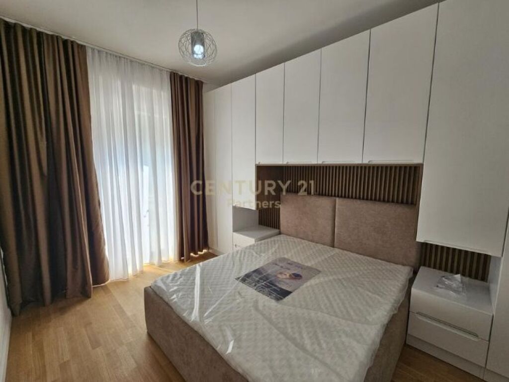 Affittiamo appartamento 2+1 con veranda