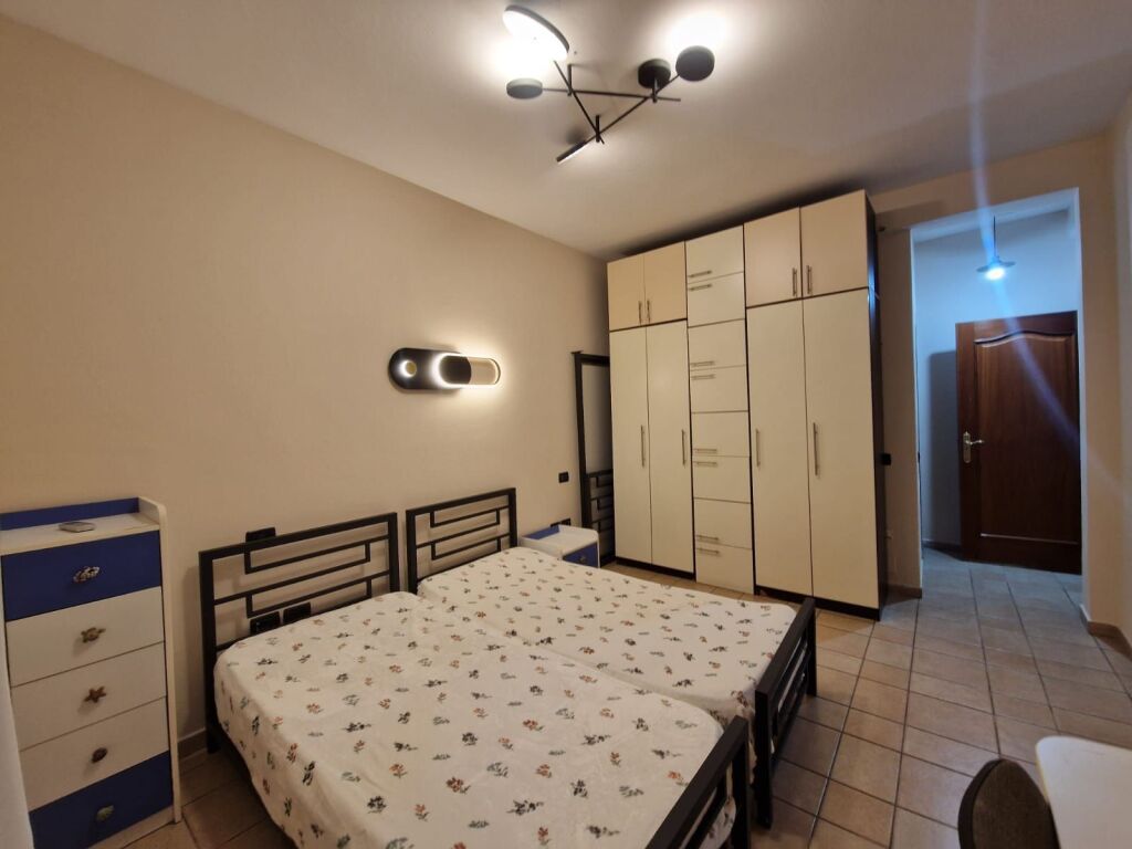 Jepet apartament 2+1 me qera tek rruga e kavajes