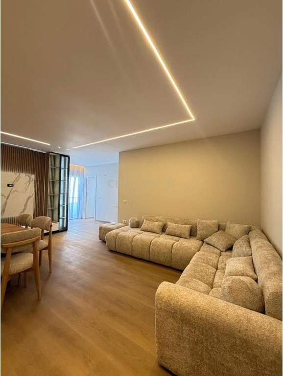 Apartament luksoz për shitje në Golem – vetëm 30 metra nga deti!