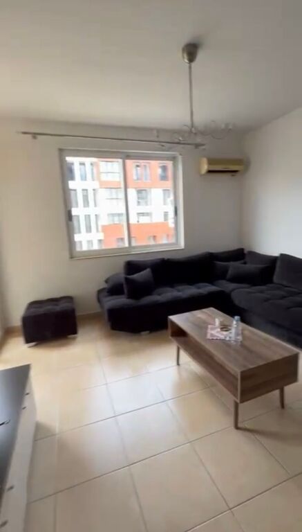 Jepet me qira Apartament 1+1, Astir