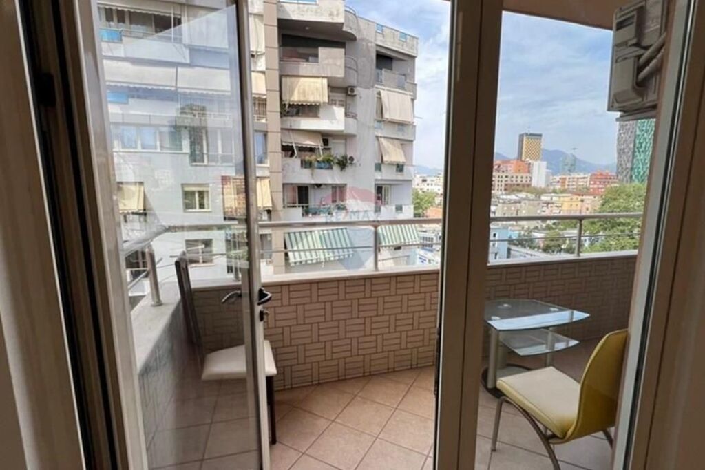 Jepet zyre per qira, Myslym Shyri