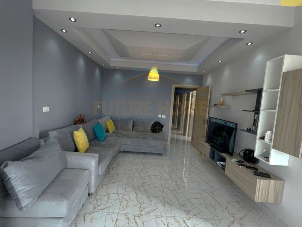 In vendita, appartamento 2+1+veranda, Fresk, Tirana.