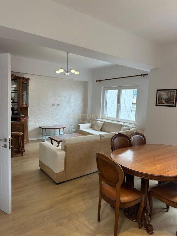 2+1 Per shitje prane Markates