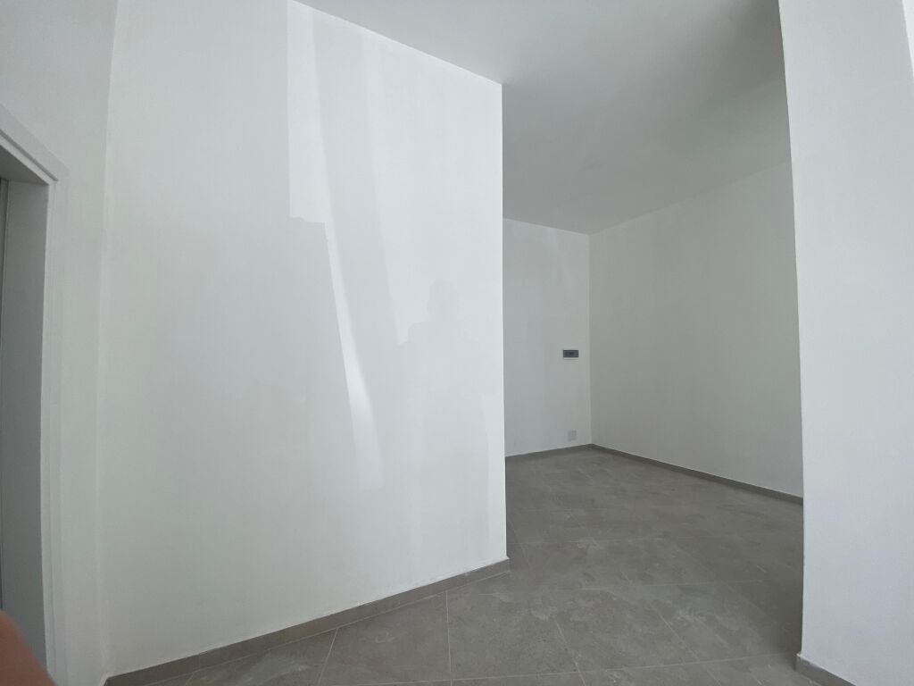 Jepet me qira dyqan ne katin perdhe tek Rruga e Elbasanit, shkolla Osman Myderizi pas Ambasades Amerikane