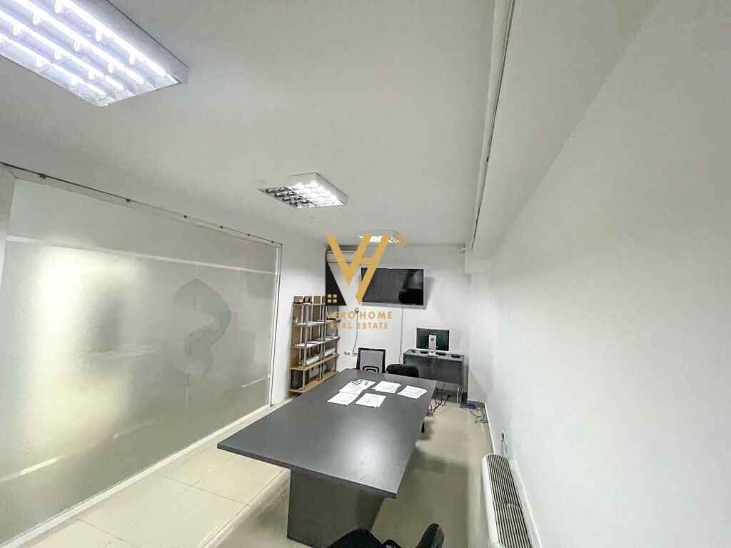 JEPET ZYRE 300 M2 ME QIRA TE SELVIA, KOMPLEKSI HALILI 2.800 EURO