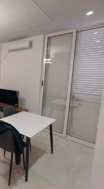 Vendesi Moderno 1+1 in vendita