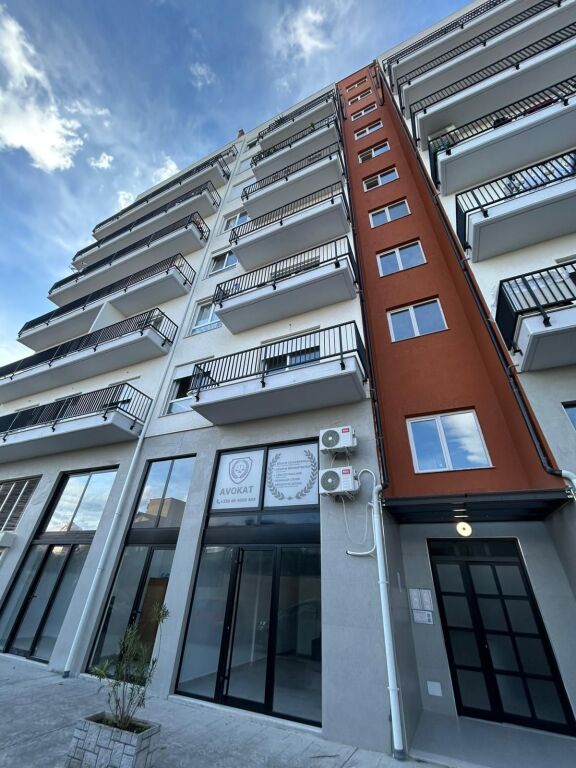 Jepet me Qera Apartament 1+1 Xhamllik, Kompleksi Eshli, prane Materniteti i Ri