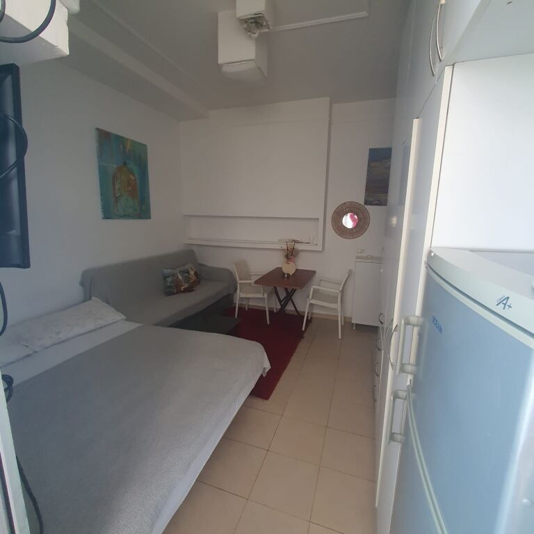 Garsioniere me qera , Fresk