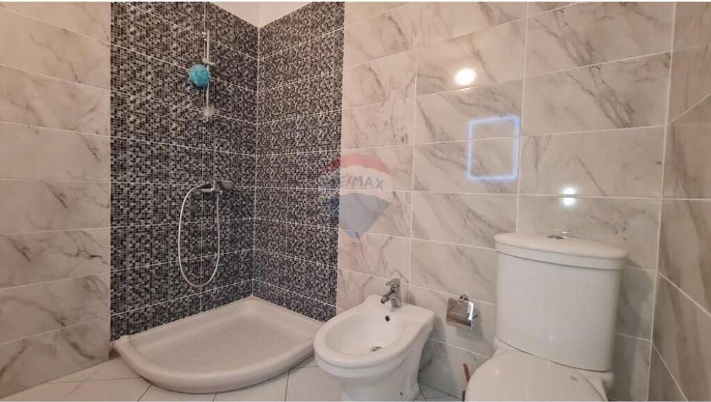 🌊 APARTAMENT 1+1 NË SHITJE – LUNGOMARE, VLORË