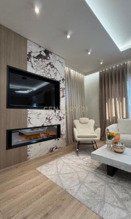 Shitet super apartament 1+1