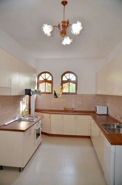 JEPET VILE 4-KATESHE ME QIRA TE RRUGA MIHAL GRAMENO 1.500 EURO