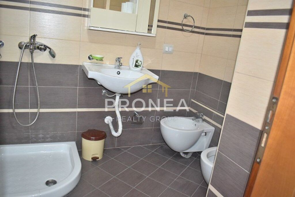 Apartament 3+1+2 me qira tek 5 Maji!