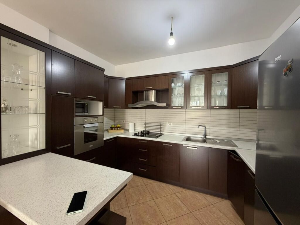 Affittiamo 2+1 kodra e diellit