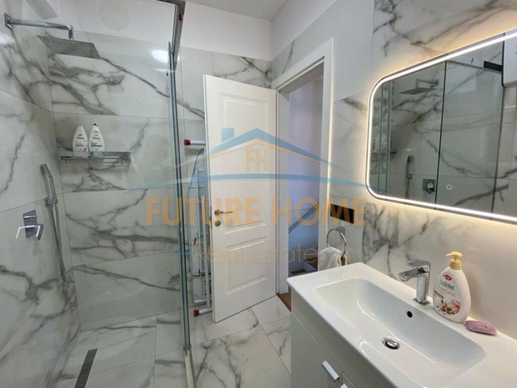 Qira, Duplex, 5 Maji