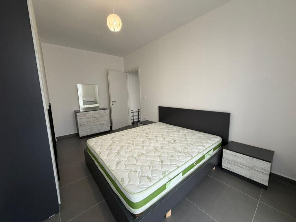 Appartamento 2+1 in affitto – Zona 5 Maji  Appartamento 2+1 in affitto nella zona di 5 Maji.  • Situato in un edificio nuovo  • 2° piano (opzioni disponibili)  • Organizzazione regolare e spazi ampi  💰 Prezzo: 50.000 lek/mese  Per maggiori informazioni o visita, contattare in privato.