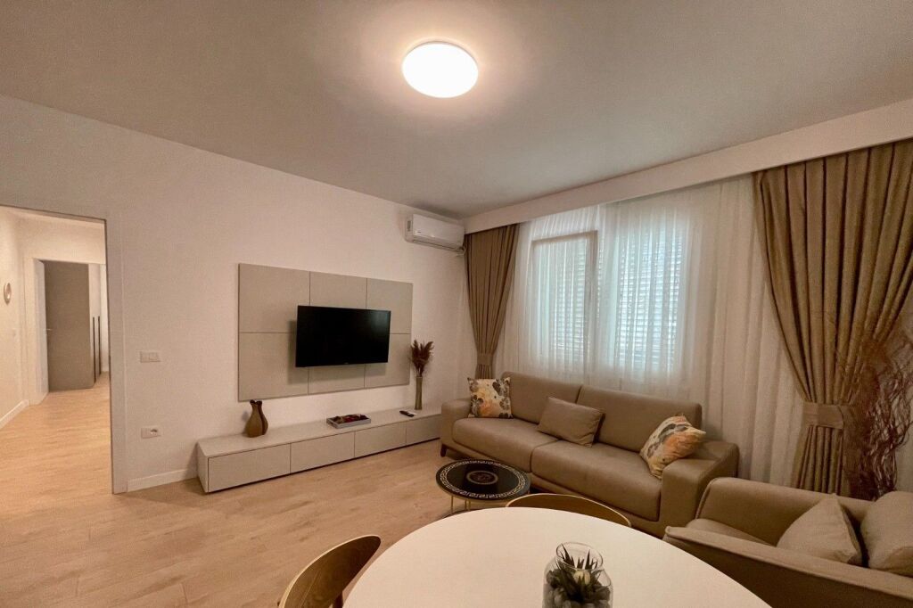 Qera | Apartament 2 + 1 | Rruga e Kavajës | 950 €/muaj